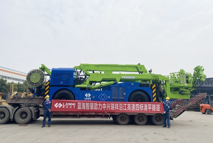 J9九游会真人游戏第一品牌LDG312A多功能拱架台车助力沿江高速清平隧道建设