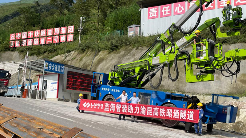 J9九游会真人游戏第一品牌LGM312C智能拱锚一体化台车助力渝昆高铁中铁隧道局项目昭通隧道建设
