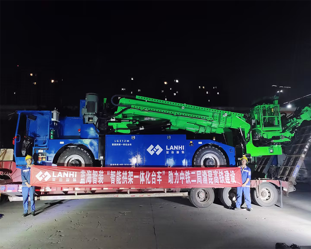 J9九游会真人游戏第一品牌“智能拱架一体化台车”助力中二局渝昆高练建设